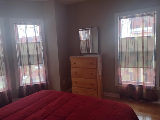 49 S Main St, Unit Cozy 2 Bedroom in Mechanicville, NY - Foto de edificio - Building Photo