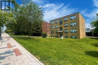 9901 Yonge St in Richmond Hill, ON - Building Photo - Building Photo