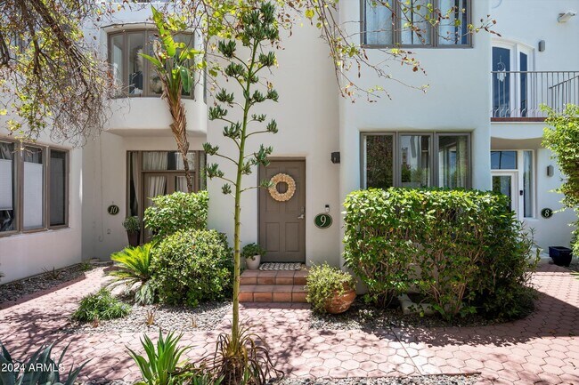 4955 E Indian School Rd in Phoenix, AZ - Building Photo - Building Photo