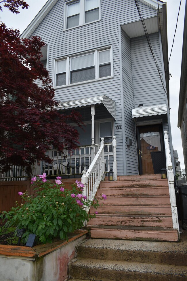81 Humphrey Ave in Bayonne, NJ - Building Photo - Building Photo