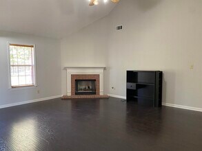 8276 Red Creek Dr in Memphis, TN - Building Photo - Building Photo