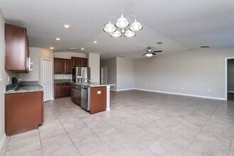 1758 Broad Winged Hawk Dr in Ruskin, FL - Building Photo - Building Photo