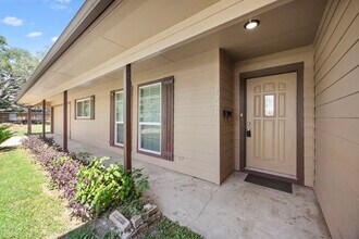 1726 Wycliffe Dr in Houston, TX - Building Photo - Building Photo