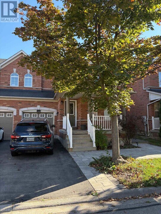 146 Hollywood Hill Cir in Vaughan, ON - Building Photo