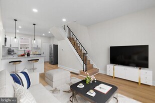 2151 E Stella St in Philadelphia, PA - Building Photo