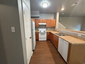 7811 Kingsbury Way in San Antonio, TX - Foto de edificio - Building Photo