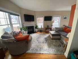 18 Scamman St, Unit Beautiful SoPo Home in South Portland, ME - Building Photo
