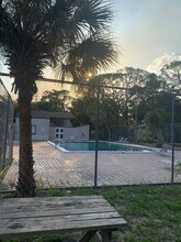 1084 Longfellow Cir in Sarasota, FL - Building Photo - Building Photo