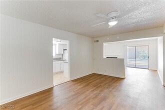 4605 Cinderella Ln in Las Vegas, NV - Building Photo - Building Photo