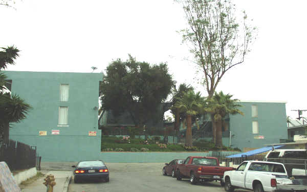 4344 Winchester in Los Angeles, CA - Foto de edificio