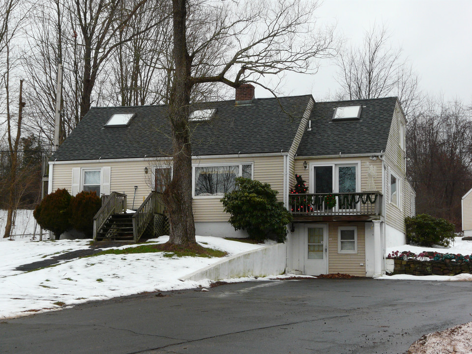 1952 Middletown Ave in Northford, CT - Foto de edificio