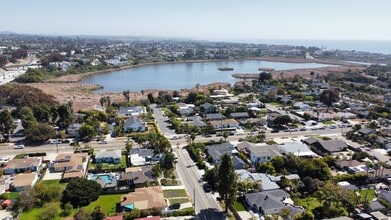 1904 Stewart St in Oceanside, CA - Foto de edificio - Building Photo