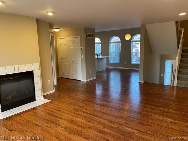 924 Sandalwood Dr in Troy, MI - Building Photo - Building Photo