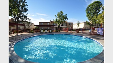 Parkwood Gardens in El Cajon, CA - Foto de edificio - Building Photo