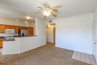 1050 E Cactus Ave in Las Vegas, NV - Building Photo - Building Photo
