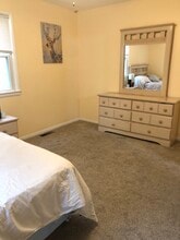 5112 Hollywood Rd, Unit PALE YELLOW (Furnished) 13'2 x 9'10 Bedroom in College Park, MD - Building Photo - Building Photo