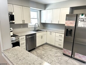 28 Beardslee Hill Dr in Ogdensburg, NJ - Building Photo - Building Photo