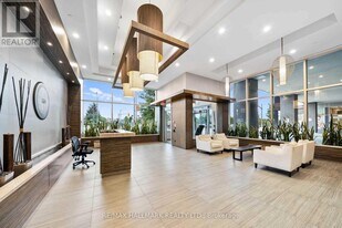 8763 Bayview Ave in Richmond Hill, ON - Building Photo