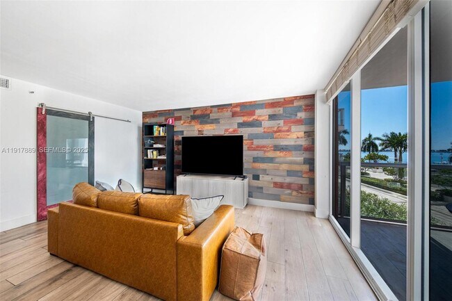 1541 Brickell Ave in Miami, FL - Building Photo - Building Photo