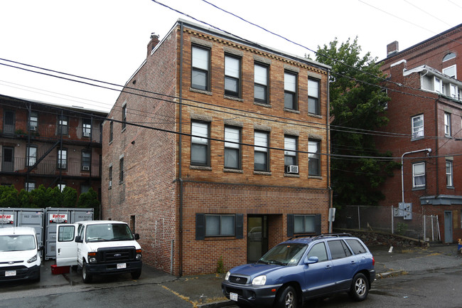 Winnisimmet Street in Chelsea, MA - Foto de edificio - Building Photo