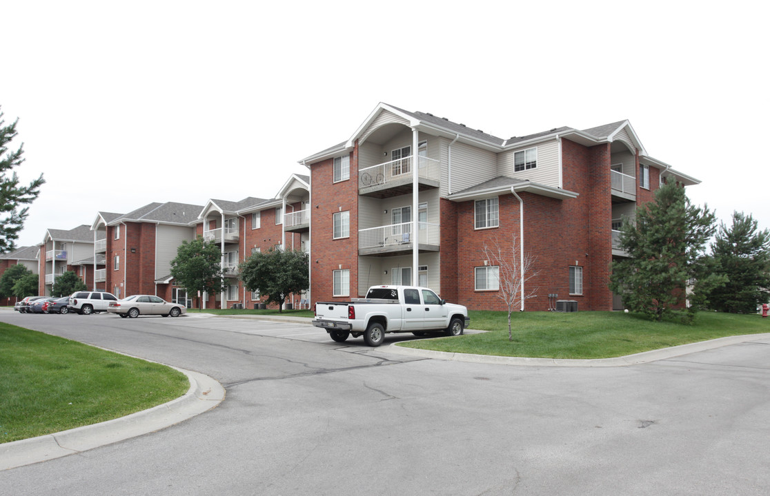 Lakeside Village in Lincoln, NE - Building Photo