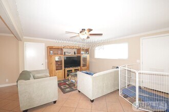 4924 Verde Dr in Oceanside, CA - Foto de edificio - Building Photo