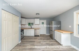 4676 Kirby Ave in Cincinnati, OH - Building Photo - Building Photo