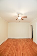 1361 W Greenleaf Ave, Unit #2B in Chicago, IL - Foto de edificio - Building Photo