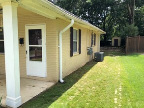 886 Custer St in Hapeville, GA - Building Photo - Building Photo