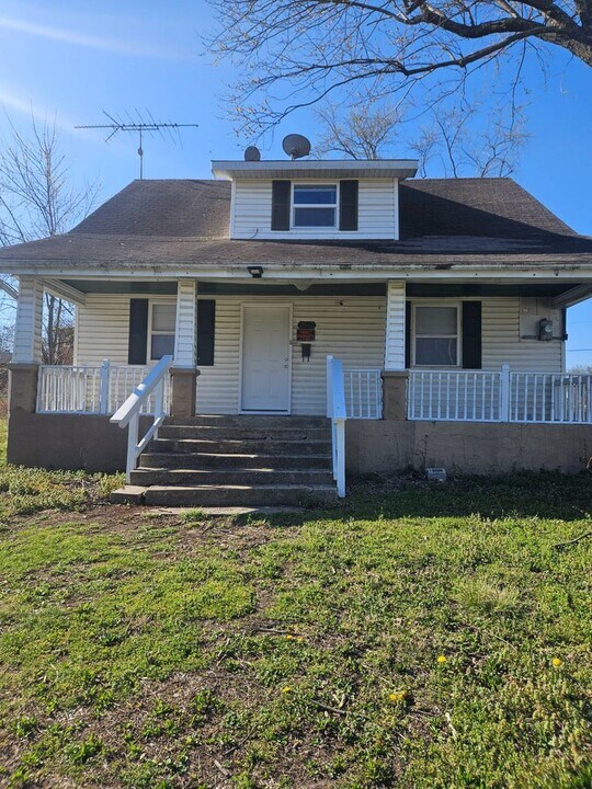 2542 W High St in Springfield, MO - Building Photo