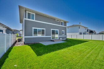 15127 S Revolutionary Way in Bluffdale, UT - Building Photo - Building Photo