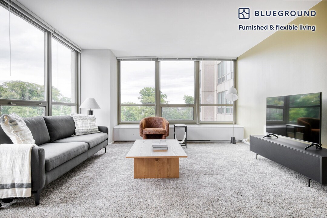 3450 N Lake Shore Dr in Chicago, IL - Building Photo