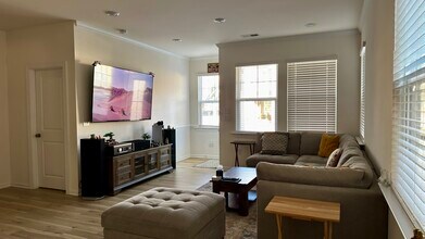 806 Courting St in Apex, NC - Foto de edificio - Building Photo