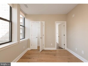 220 S 16th St in Philadelphia, PA - Building Photo - Building Photo