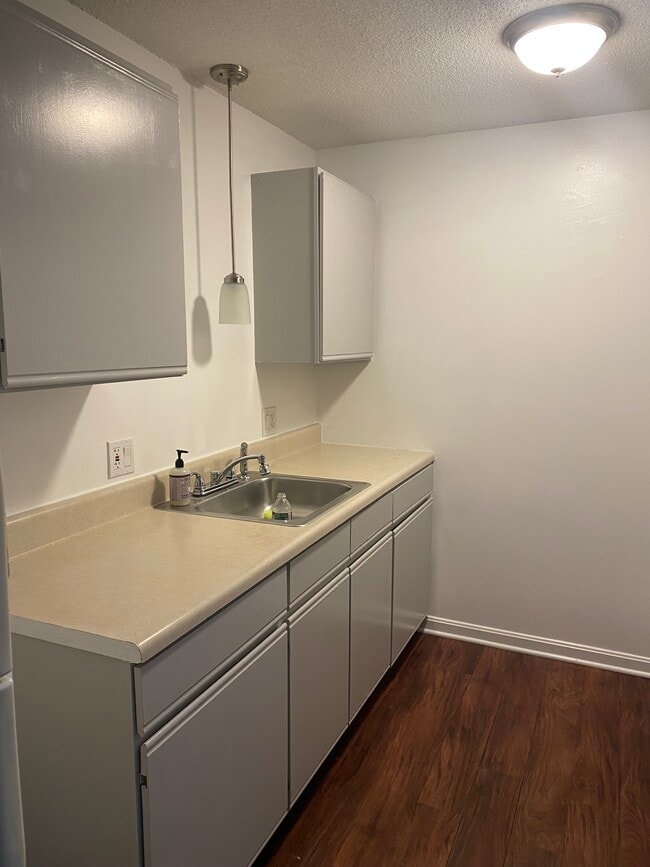 28 Adams St, Unit 1st Floor in Chicopee, MA - Building Photo - Building Photo