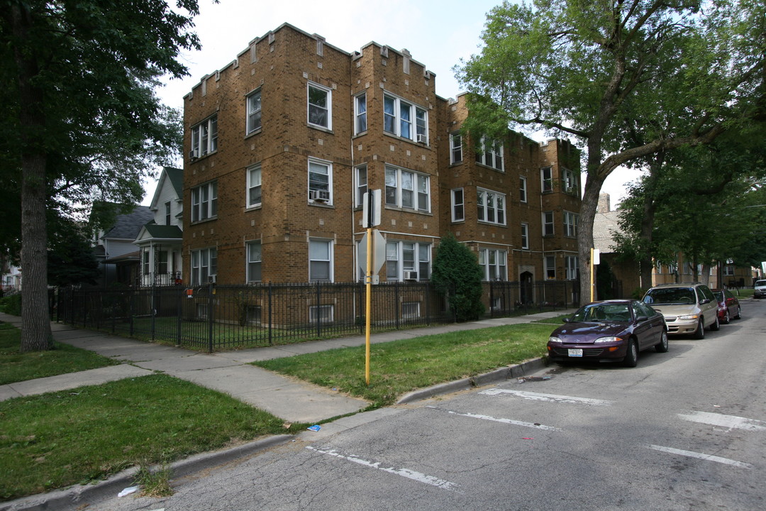 3801 W Leland Ave in Chicago, IL - Building Photo