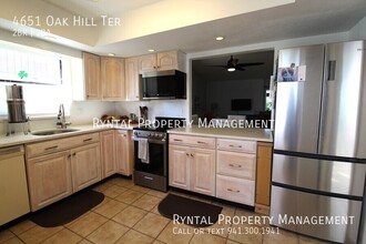 4651 Oak Hill Terrace in Sarasota, FL - Foto de edificio - Building Photo