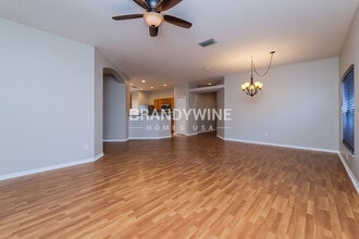 747 Star Pointe Dr in Seffner, FL - Building Photo - Building Photo