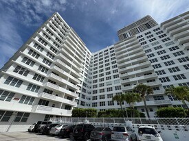 4747 Collins Ave in Miami Beach, FL - Building Photo