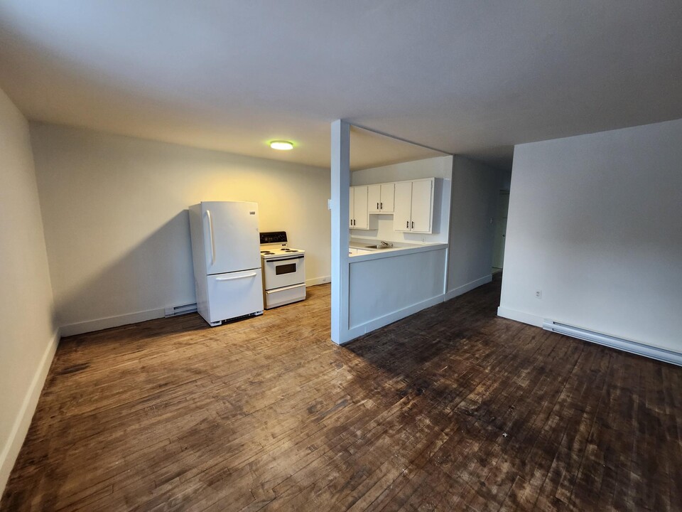 203 Queen St W in Saint John, NB - Building Photo