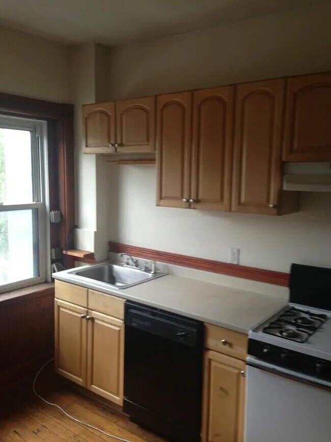 2029 Massachusetts Ave, Unit 6 in Cambridge, MA - Foto de edificio - Building Photo