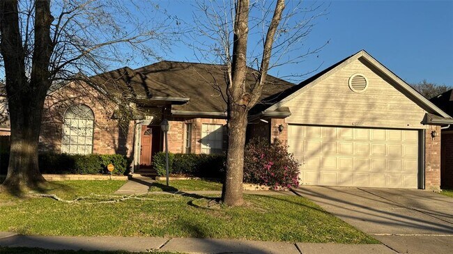 16007 Cedar Gully Dr in Friendswood, TX - Foto de edificio - Building Photo