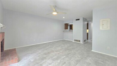 5801 Shadydell Dr in Fort Worth, TX - Building Photo - Building Photo