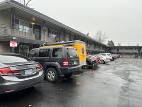 Spring Creek Apartments in Salem, OR - Building Photo - Building Photo