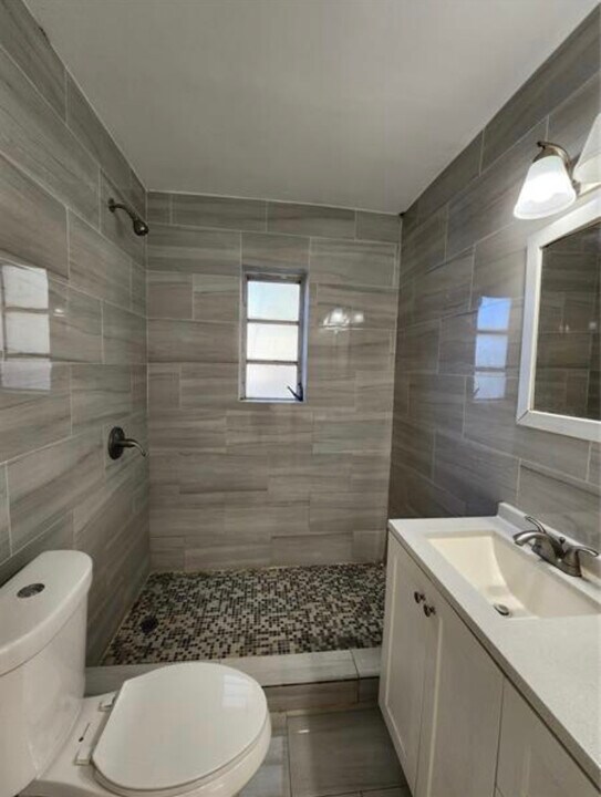 2610 Grant St in Hollywood, FL - Building Photo