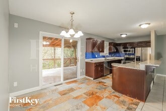 5013 NW Woody Creek Ln in Kansas City, MO - Building Photo - Building Photo