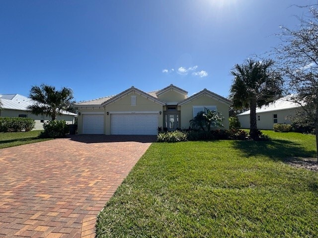 2557 Saint Lucia Cir in Vero Beach, FL - Building Photo