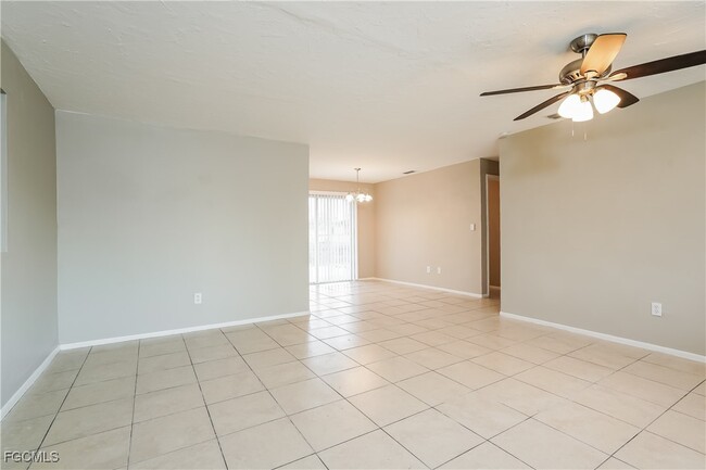 19 Kingsman Cir in Ft. Myers, FL - Building Photo - Building Photo