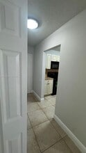 6960 Miami Gardens Dr in Hialeah, FL - Building Photo - Building Photo