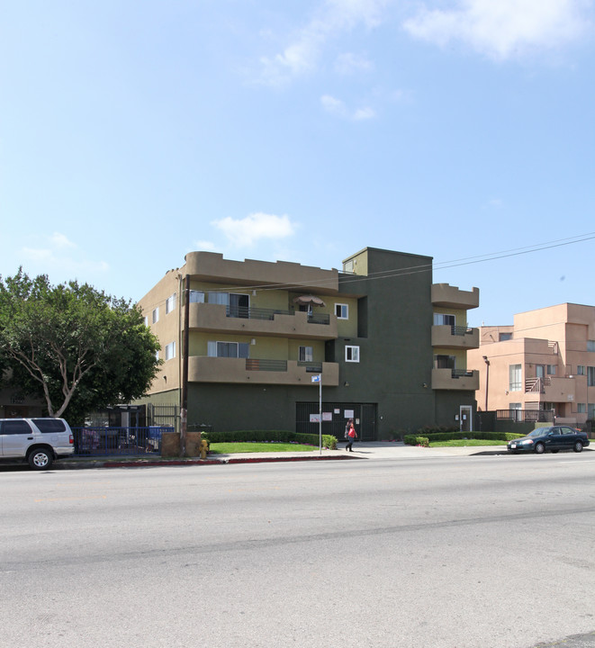 Vanowen Manor Apartments in Van Nuys, CA - Foto de edificio